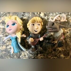 Disney lot of 3 figures Frozen movie Elsa/Kristoff/Swen